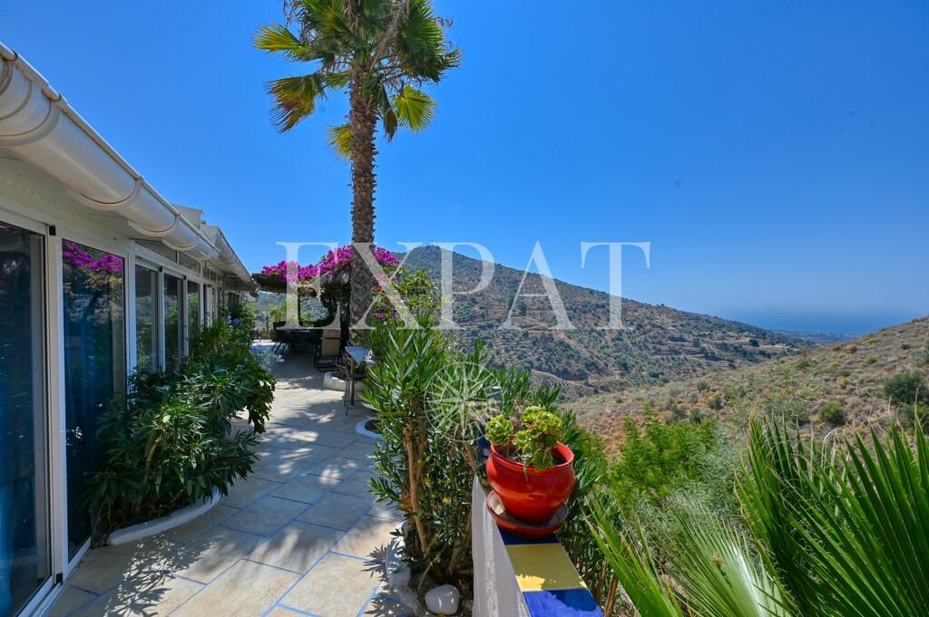 House for Sale in Arenas