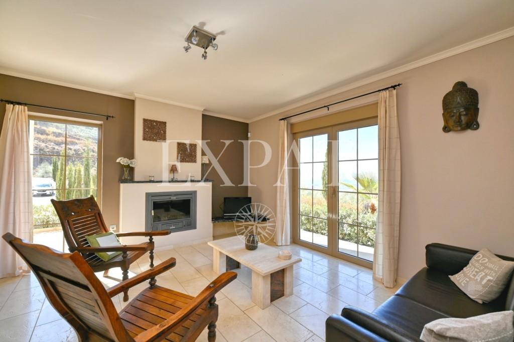 House for Sale in Arenas