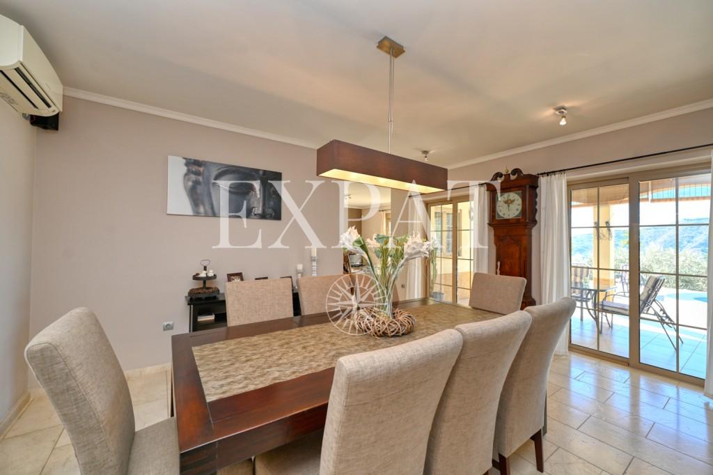 House for Sale in Arenas