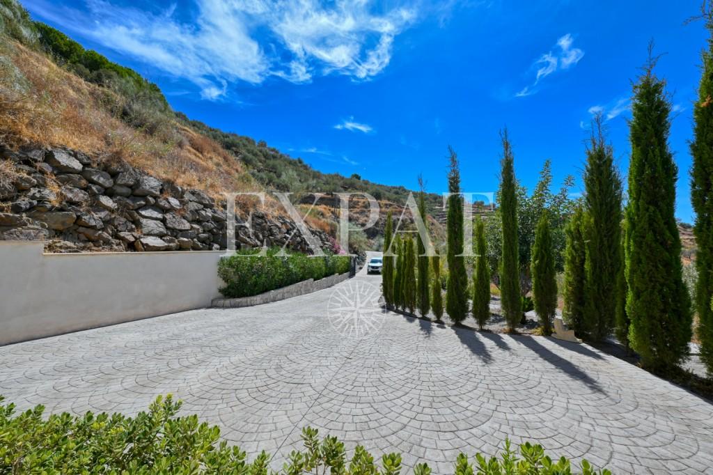 House for Sale in Arenas