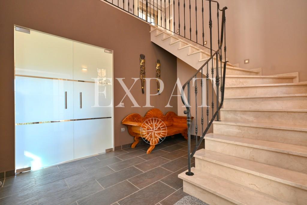 House for Sale in Arenas