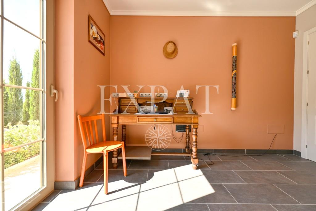 House for Sale in Arenas