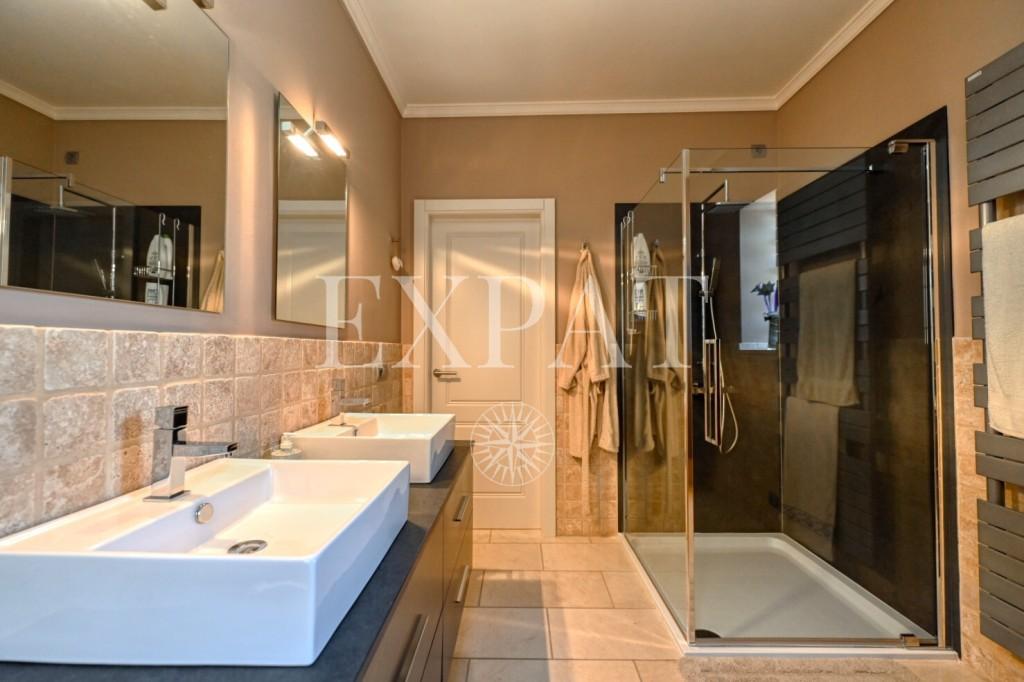 House for Sale in Arenas