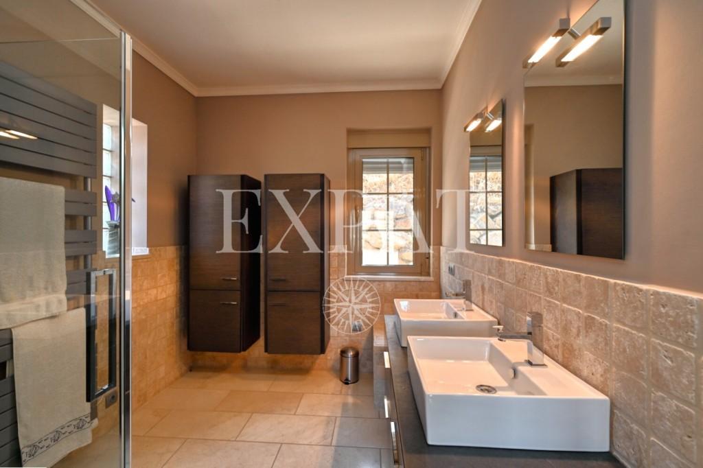 House for Sale in Arenas