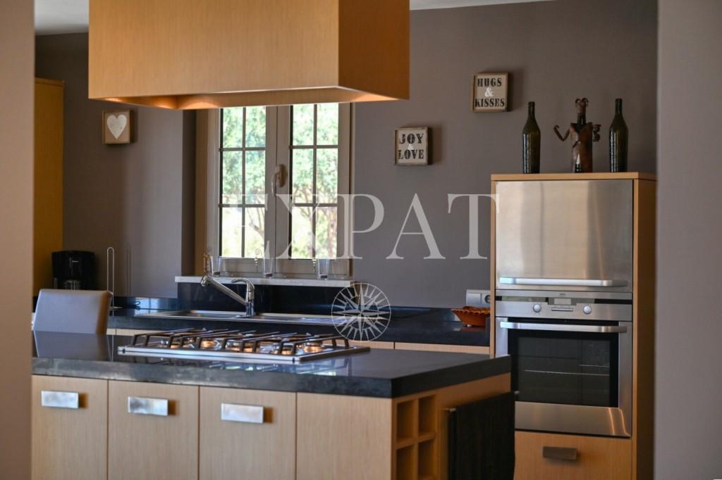 House for Sale in Arenas
