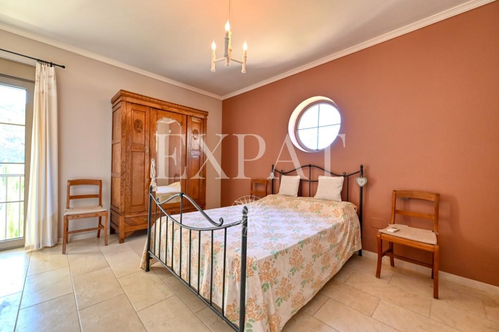 House for Sale in Arenas