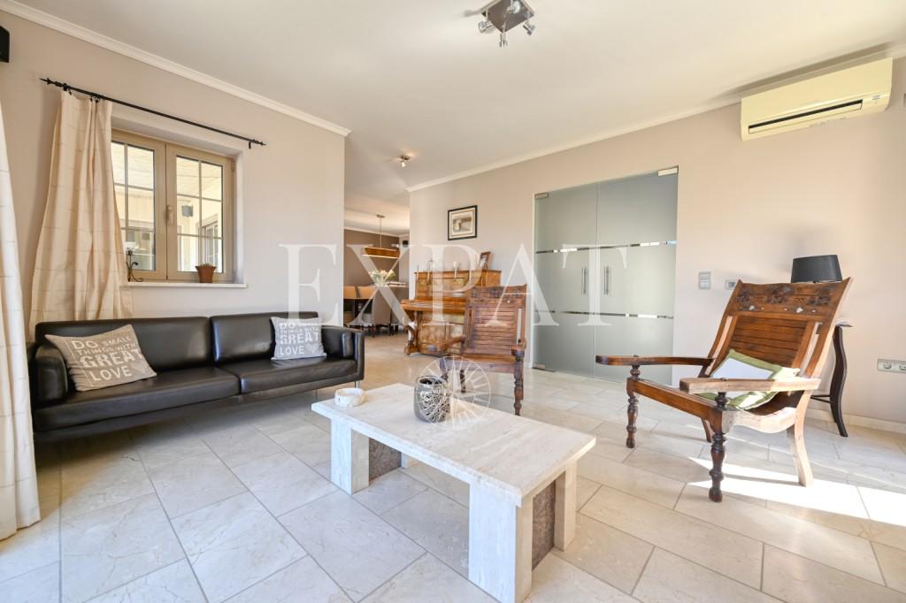 House for Sale in Arenas