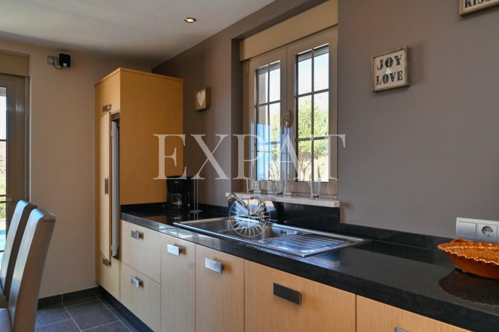 House for Sale in Arenas