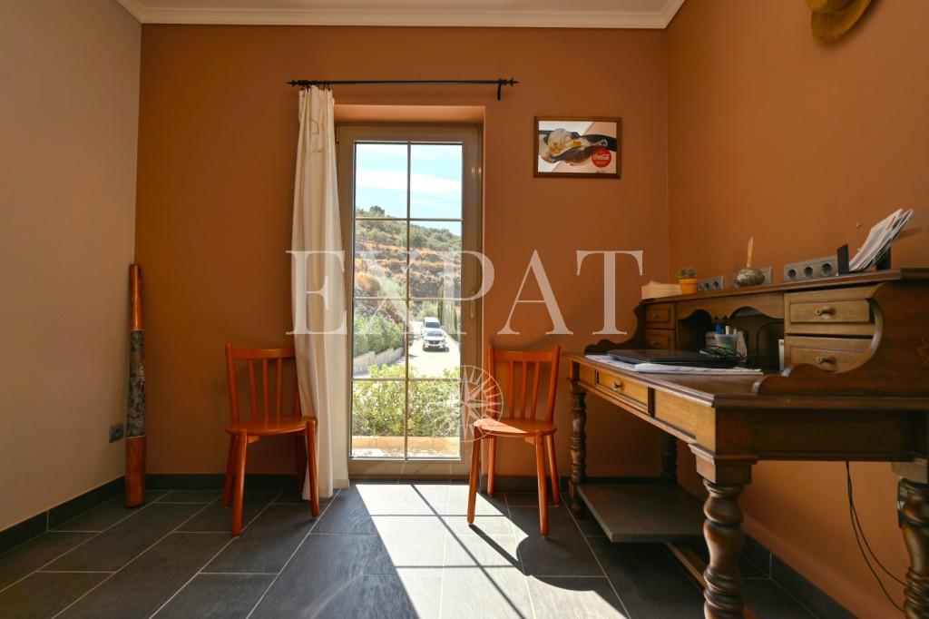 House for Sale in Arenas