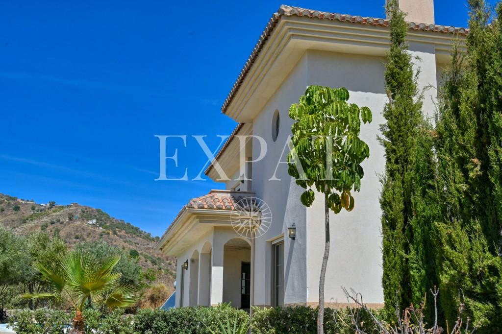 House for Sale in Arenas