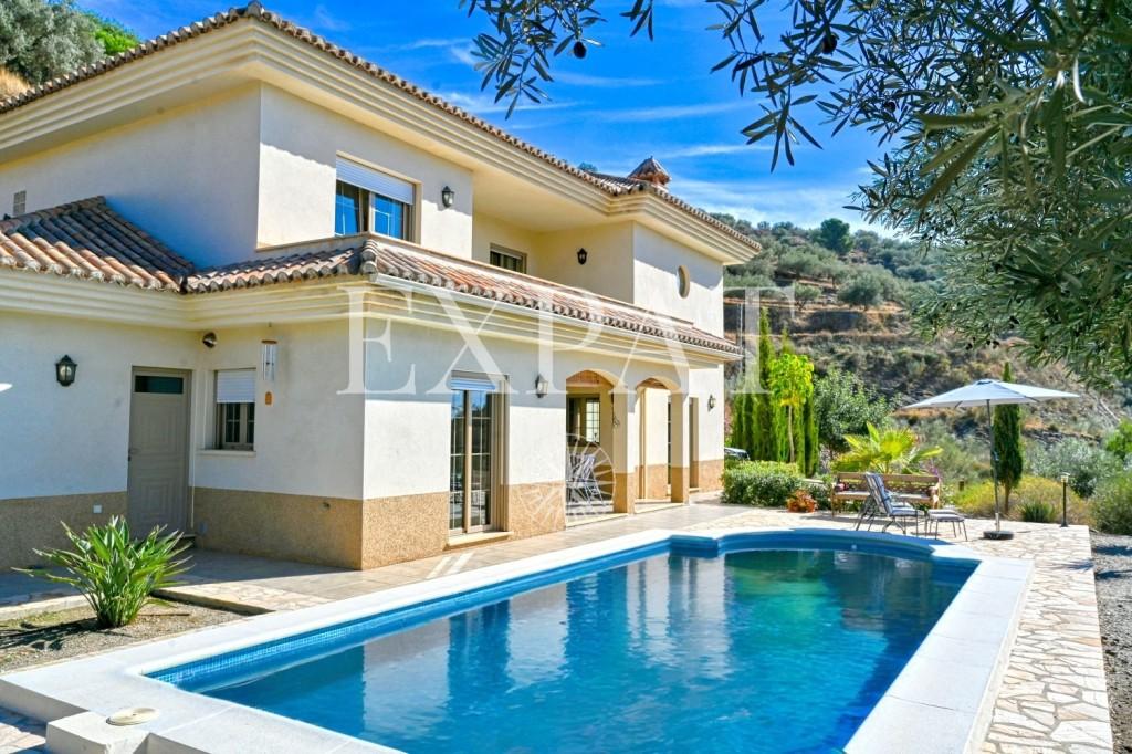 House for Sale in Arenas