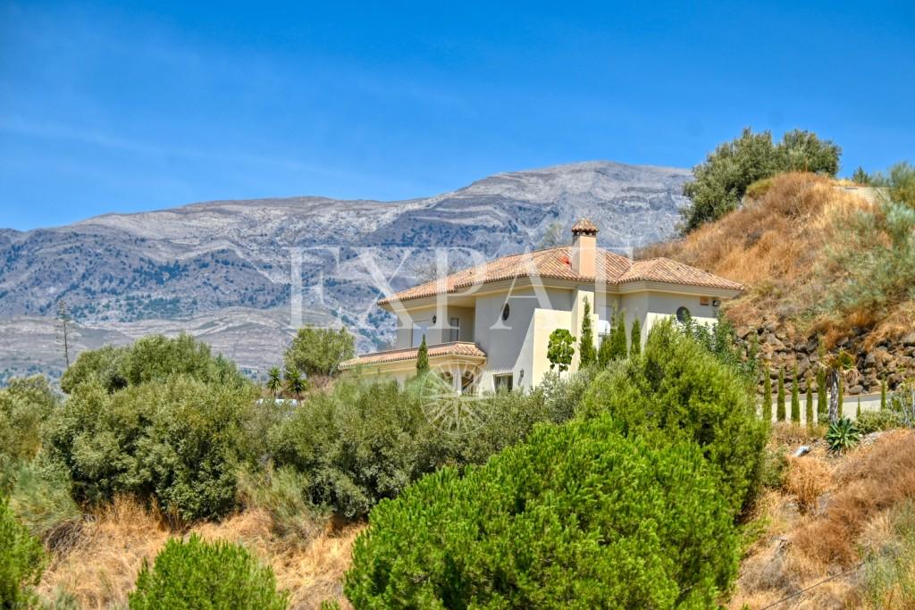 House for Sale in Arenas