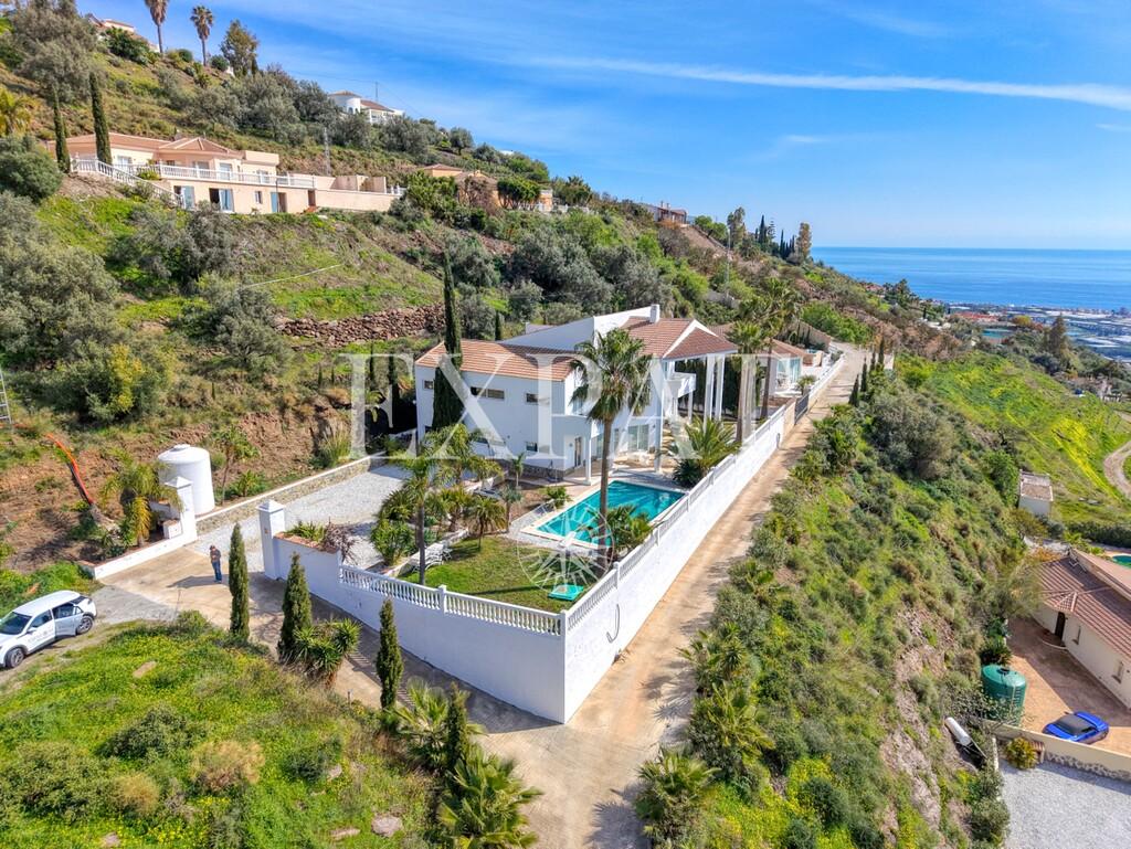 Villa for Sale in Arenas