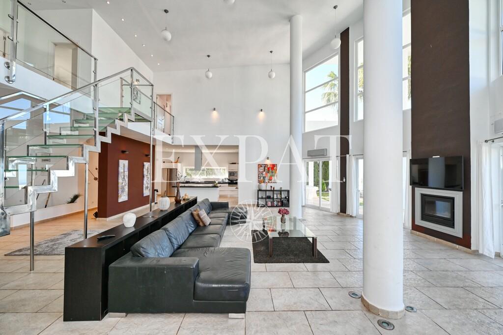 Villa for Sale in Arenas