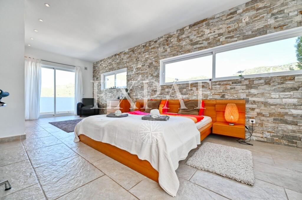 Villa for Sale in Arenas