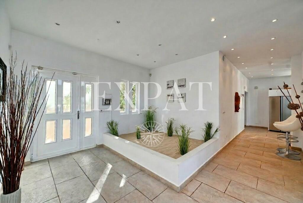 Villa for Sale in Arenas