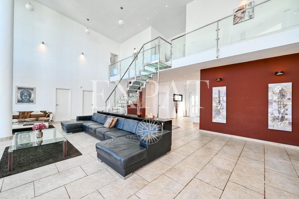 Villa for Sale in Arenas