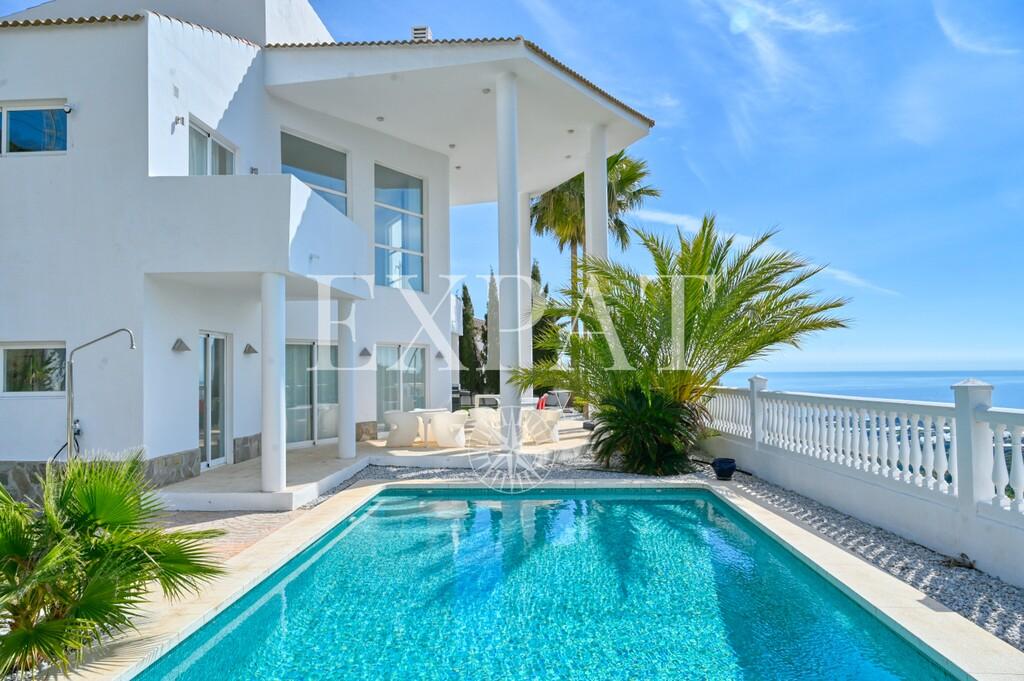 Villa for Sale in Arenas