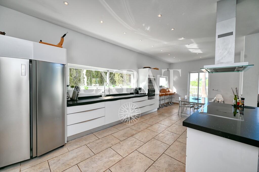 Villa for Sale in Arenas