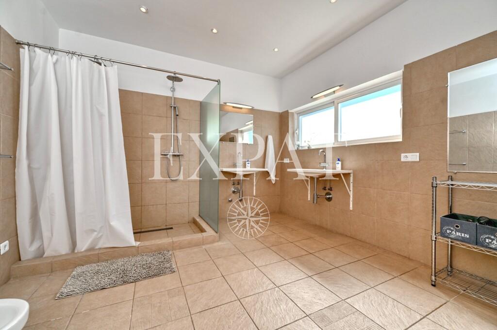 Villa for Sale in Arenas