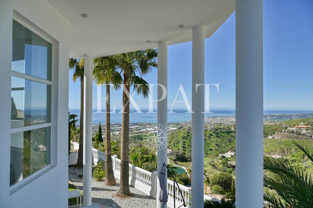 Villa for Sale in Arenas