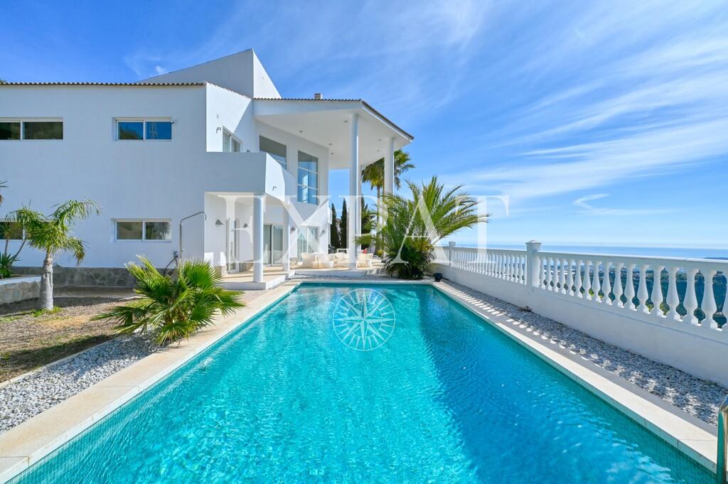 Villa for Sale in Arenas