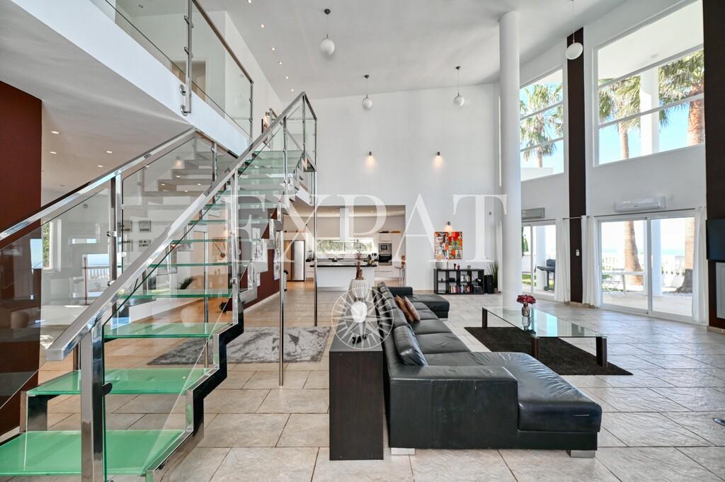 Villa for Sale in Arenas