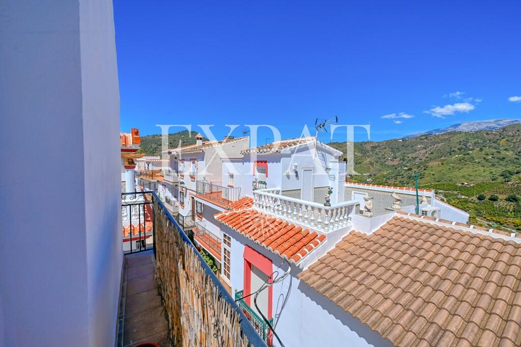 House for Sale in Sayalonga