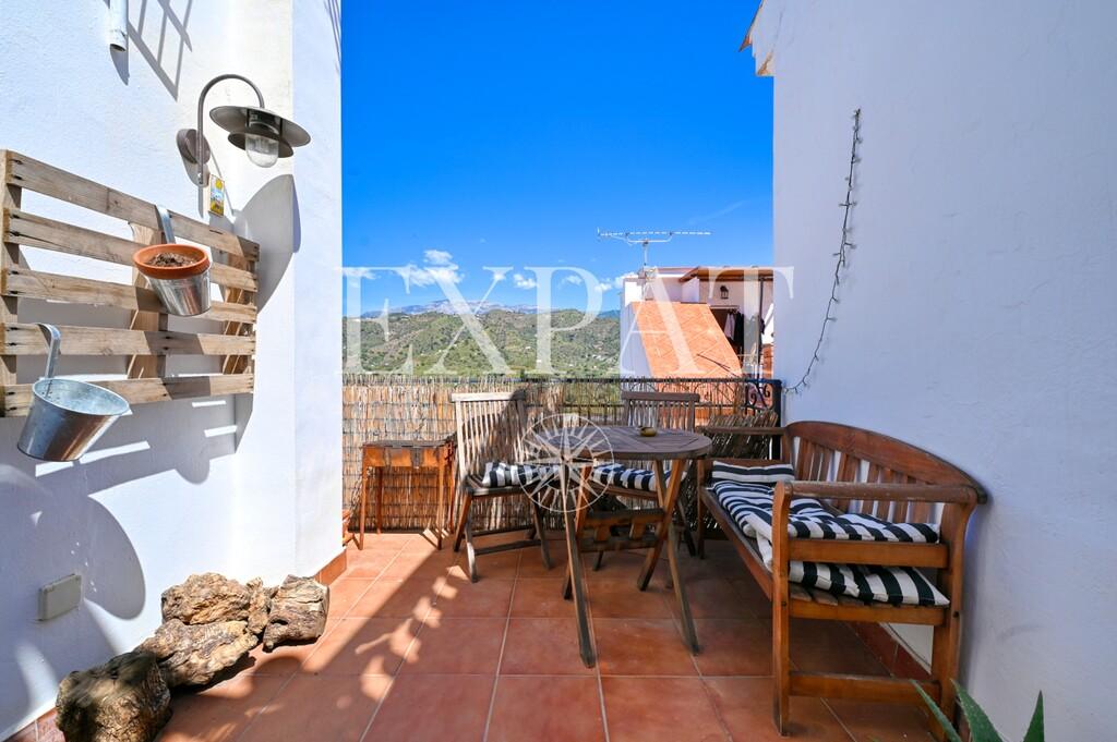 House for Sale in Sayalonga