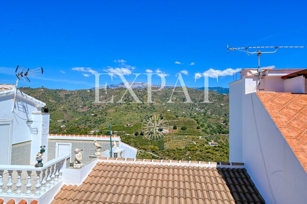 House for Sale in Sayalonga