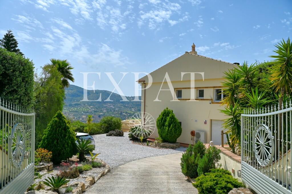 Casa en Venta en Alcaucín