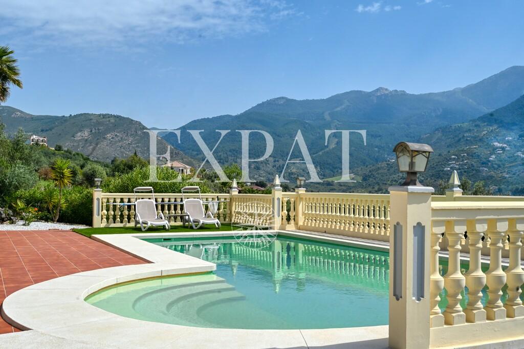 Casa en Venta en Alcaucín