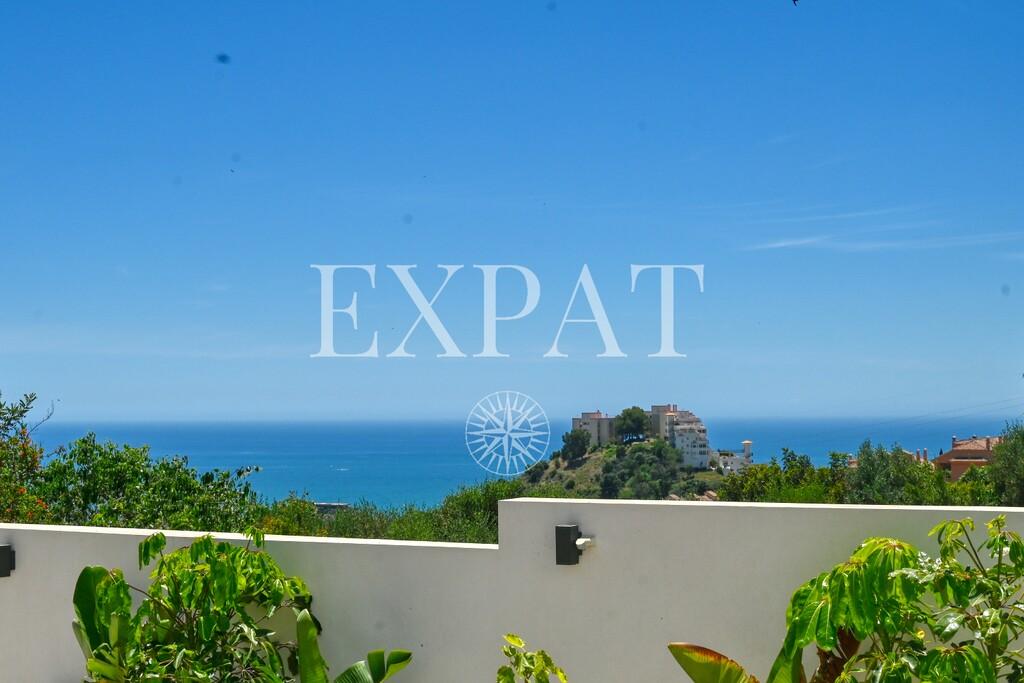 Villa for Sale in Benalmádena