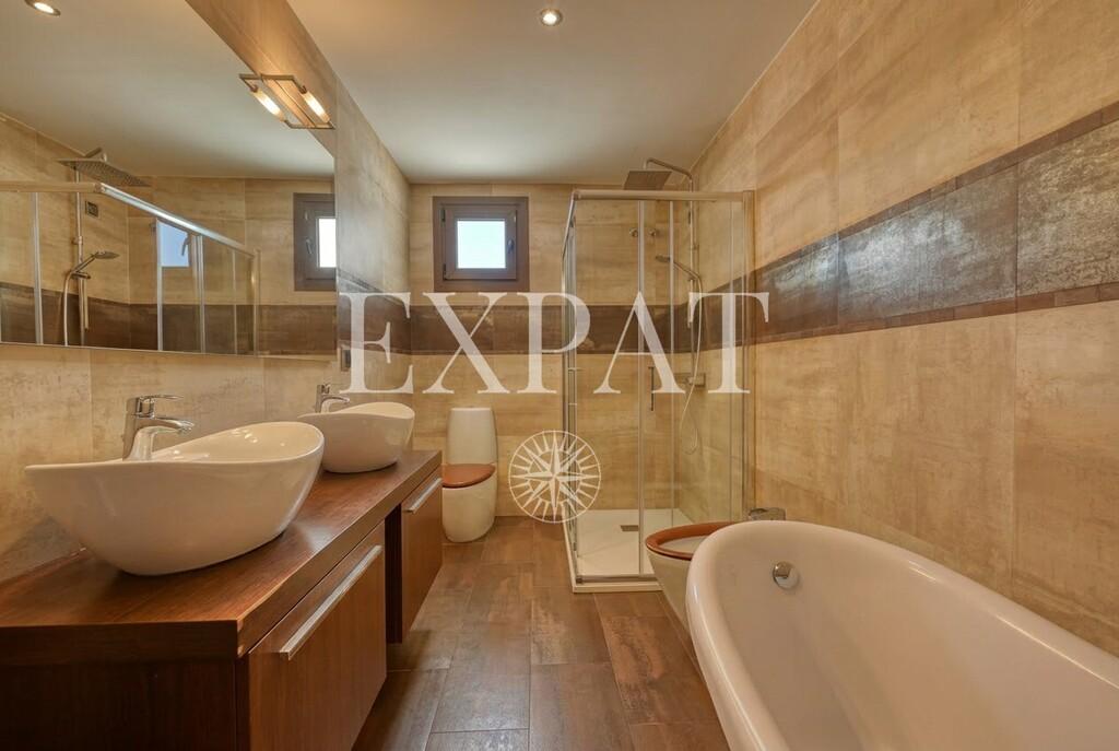 Villa for Sale in Benalmádena