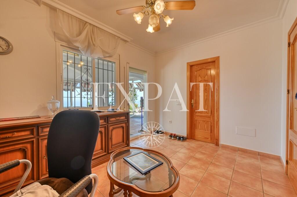 House for Sale in Arenas