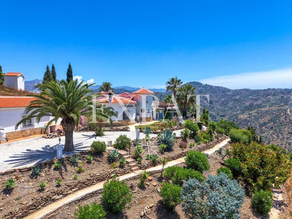 House for Sale in Arenas