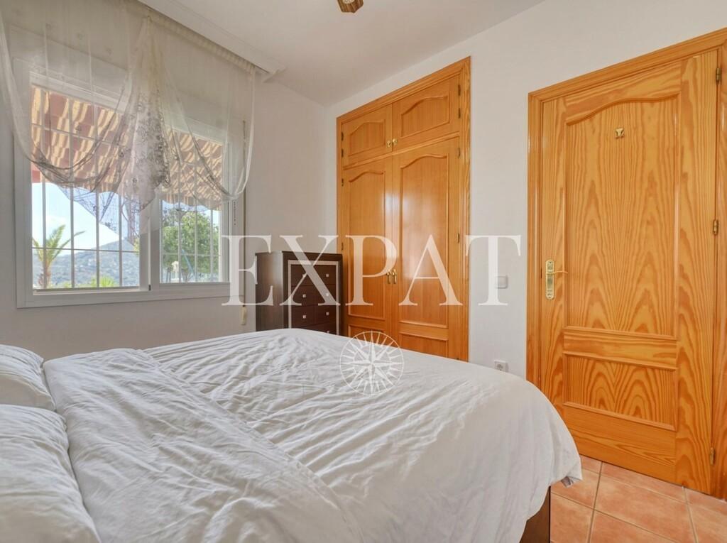 House for Sale in Arenas