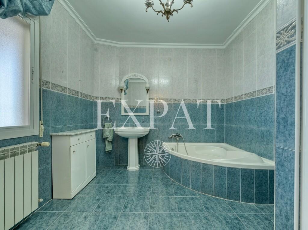 House for Sale in Arenas