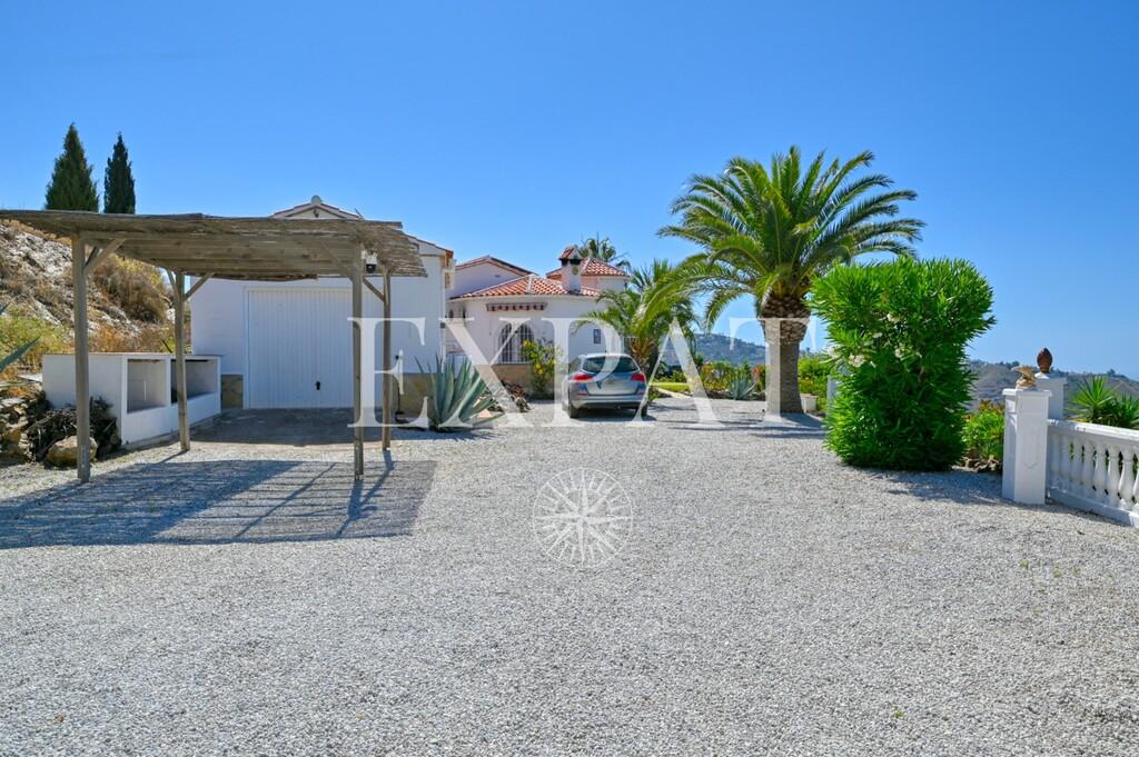 House for Sale in Arenas