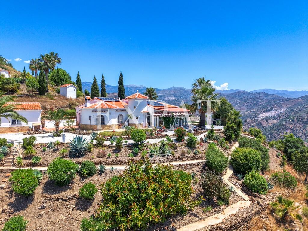 House for Sale in Arenas