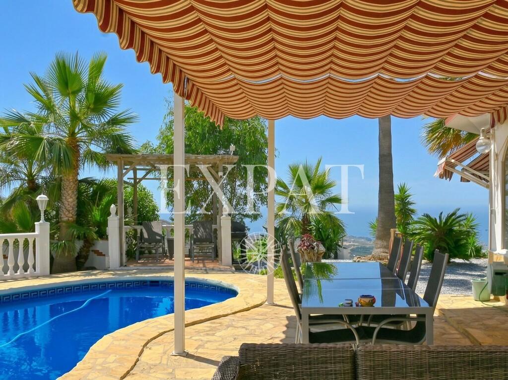 House for Sale in Arenas