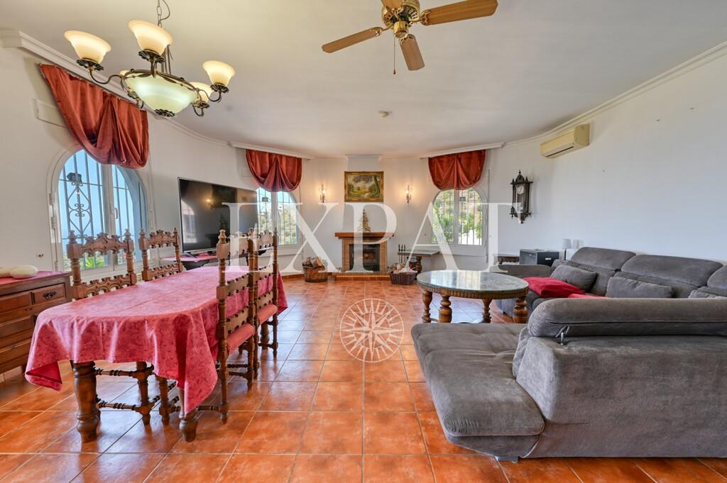 House for Sale in Arenas