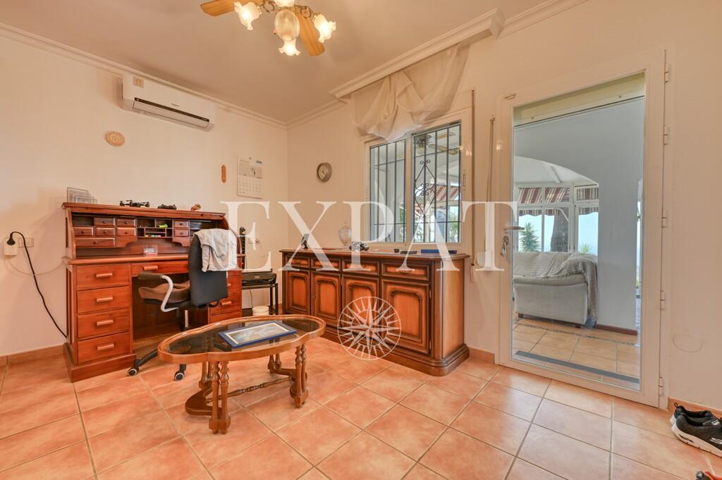 House for Sale in Arenas