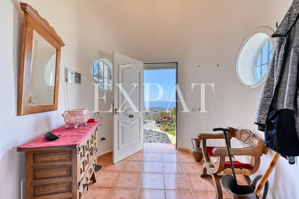 House for Sale in Arenas