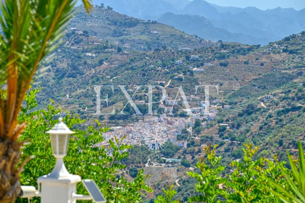 House for Sale in Arenas