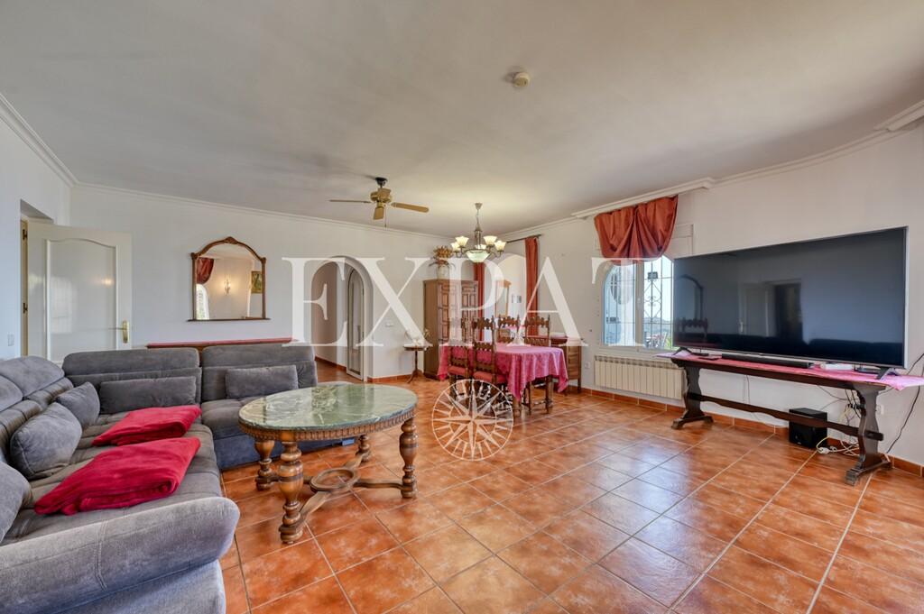 House for Sale in Arenas