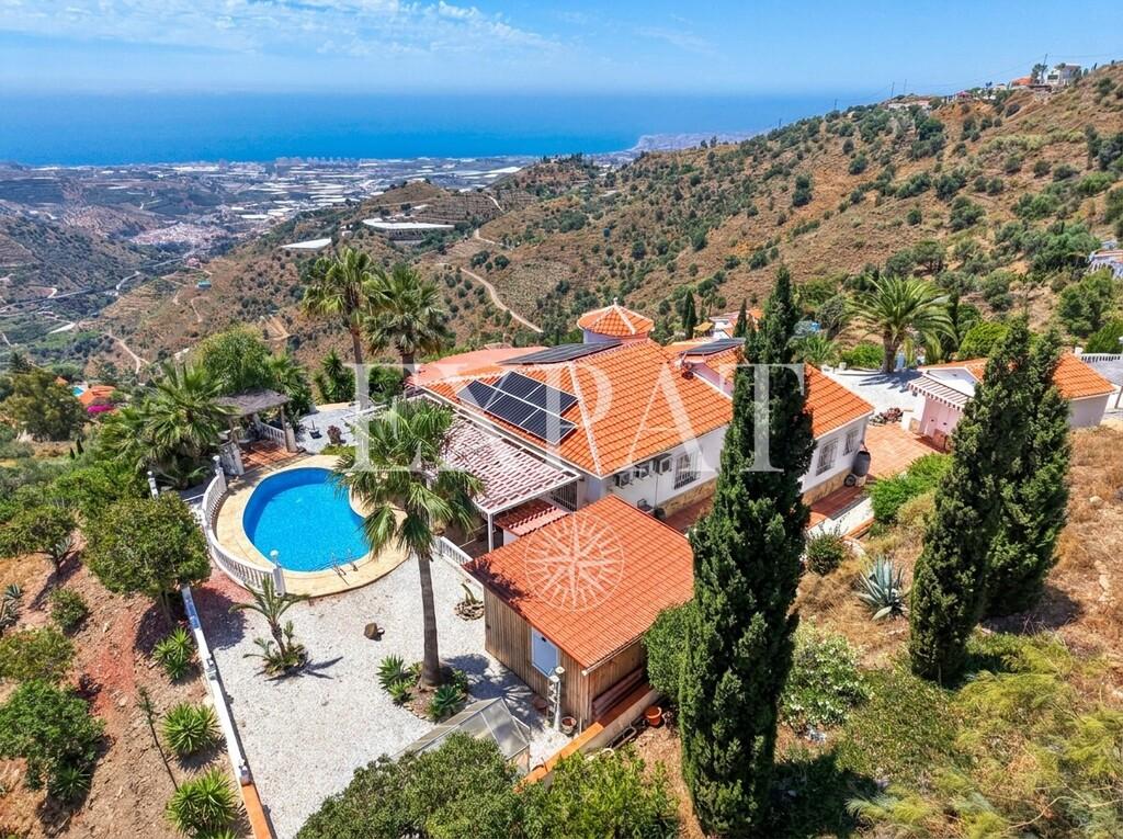 House for Sale in Arenas