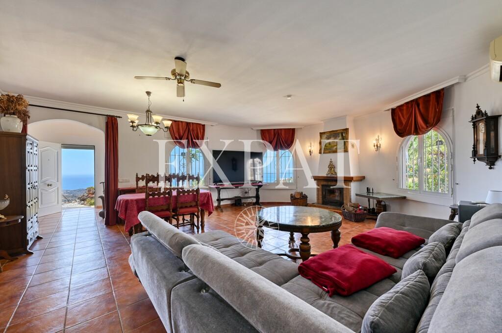 House for Sale in Arenas