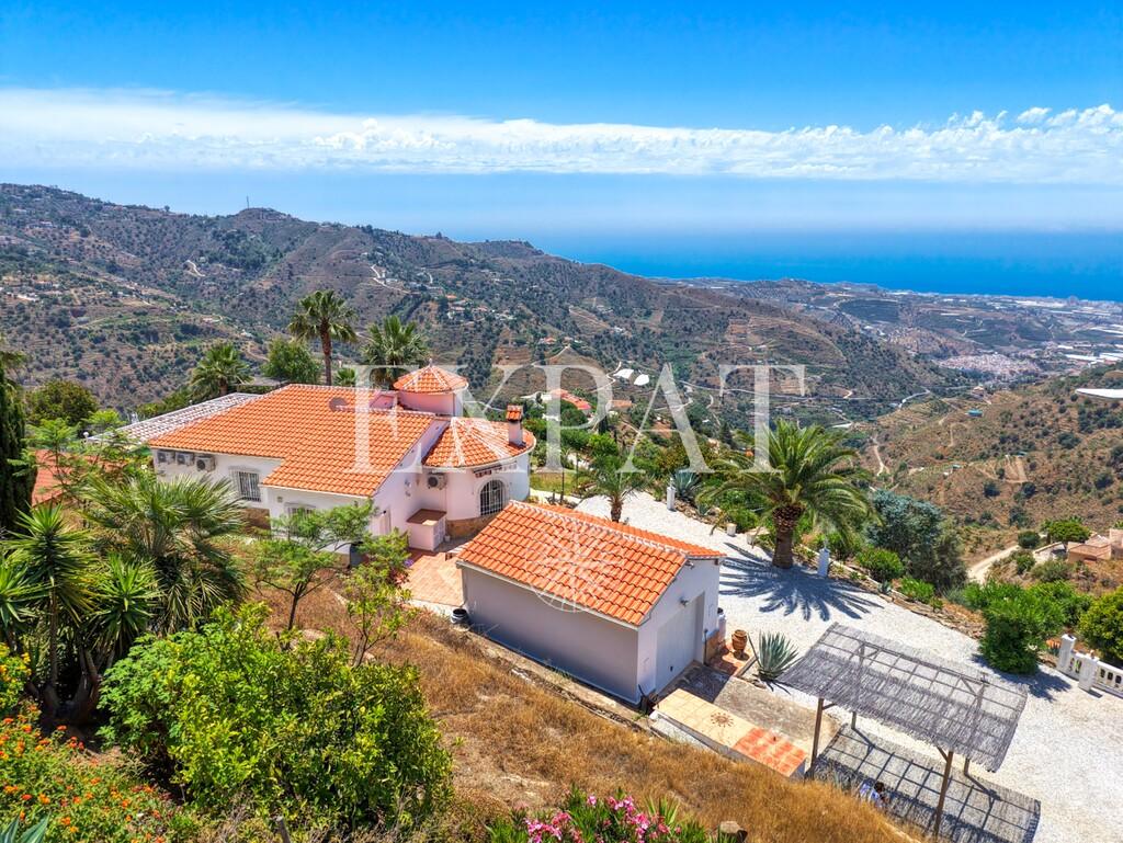 House for Sale in Arenas