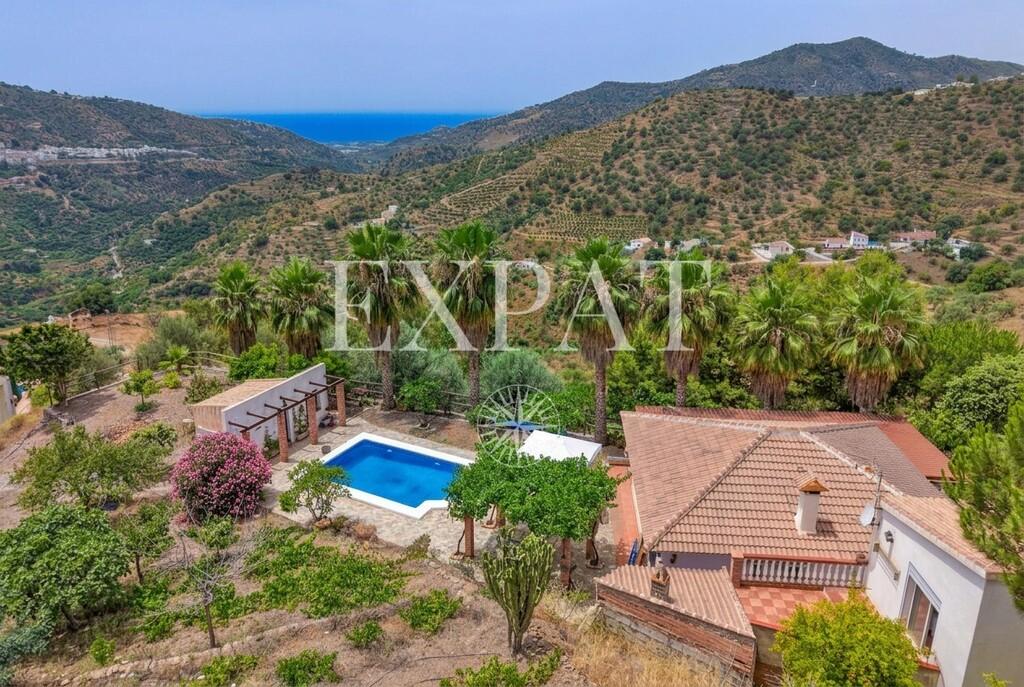 House for Sale in Sayalonga